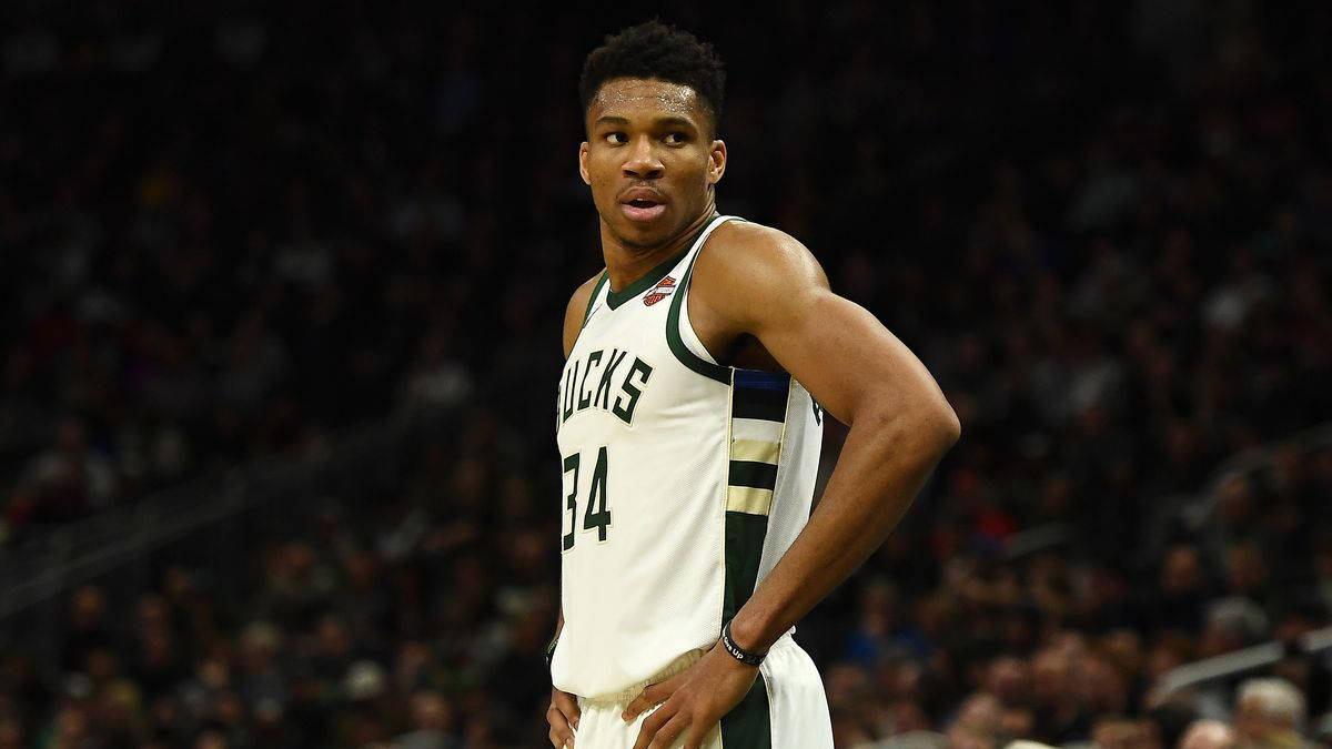 爱游戏体育-字母哥焦点对战，蒂姆与50激战TL分钟，夺冠胜负难料！引发球迷热议(江城战歌)