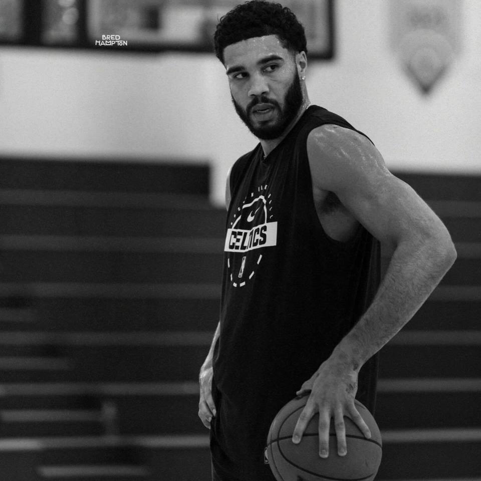 包含塔图姆在尤文图斯比赛中回归赛场，高光表现引发热议！的词条