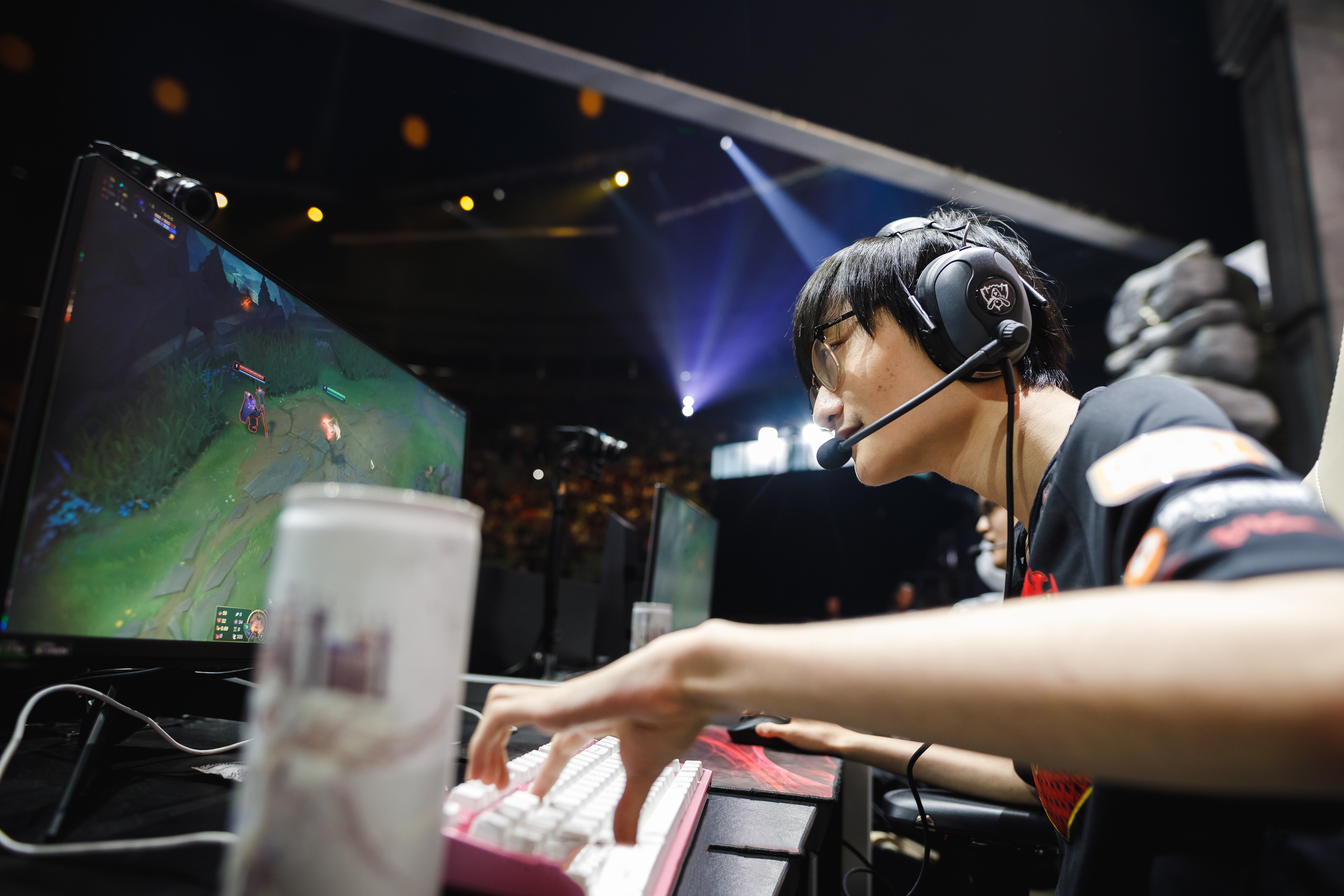 AYX-Doinb迎来七赛季高光表现，G2球迷沸腾！的简单介绍