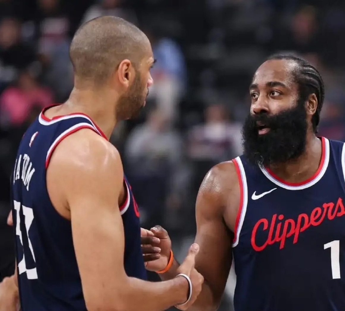 爱游戏体育-包含巴特勒新星关键助攻表现惊艳，快船未来可期！的词条